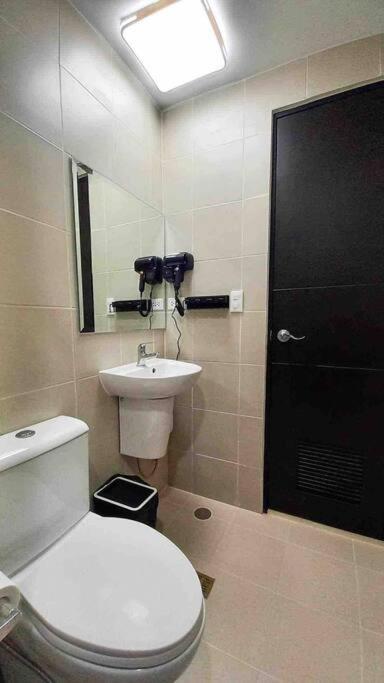1Br With Extra Room At One Regis- Megaworld Bacolod Bagian luar foto